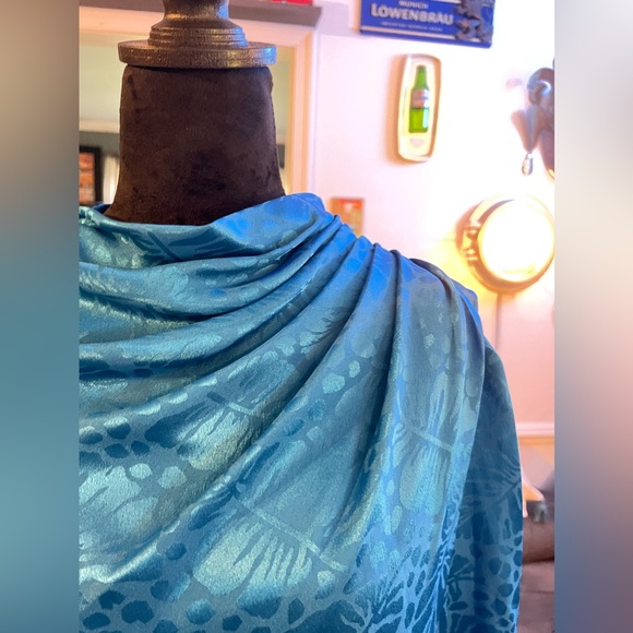 Darcy Women’s Silky Blue Blouse With Leaf Design - Picture 2 of 9